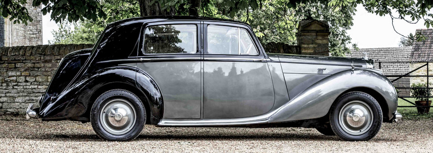 Bentley Mark VI side profile showing the classic shape